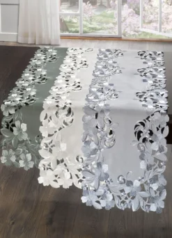 Bestickte Tisch- und Raumdekoration