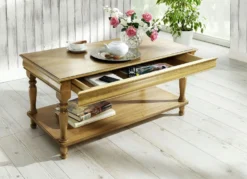 Couchtisch aus teilmassivem Holz