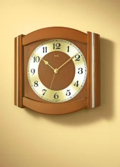 Funk-Wanduhr aus massivem Holz