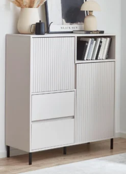 Highboard mit aufwendiger Rillenfront