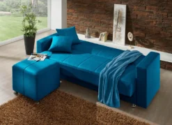 Klick-Klack-Sofa mit Hocker und Dekokissen