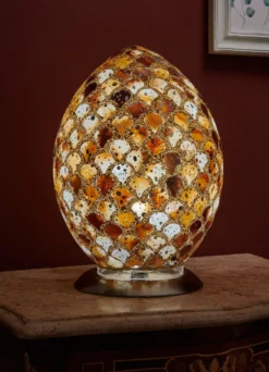 Tischleuchte in Eiform mit Mosaik-Effekt